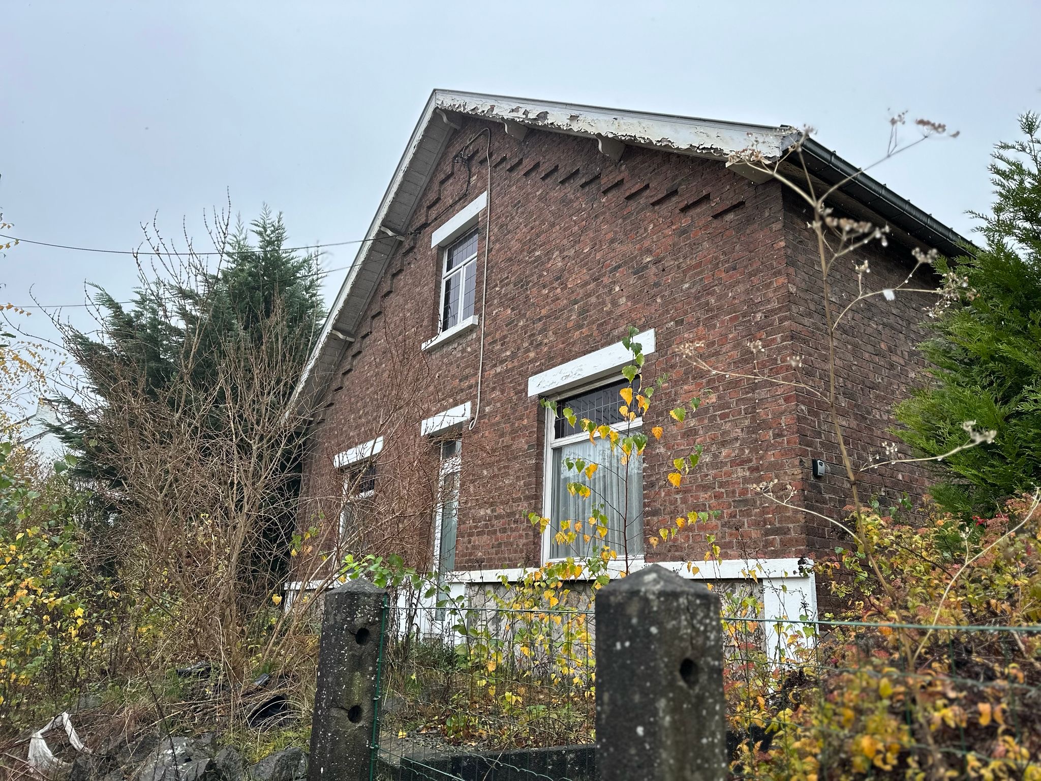 Maison 4 façades à rénover sur Montigny-le-Tilleul ! - 