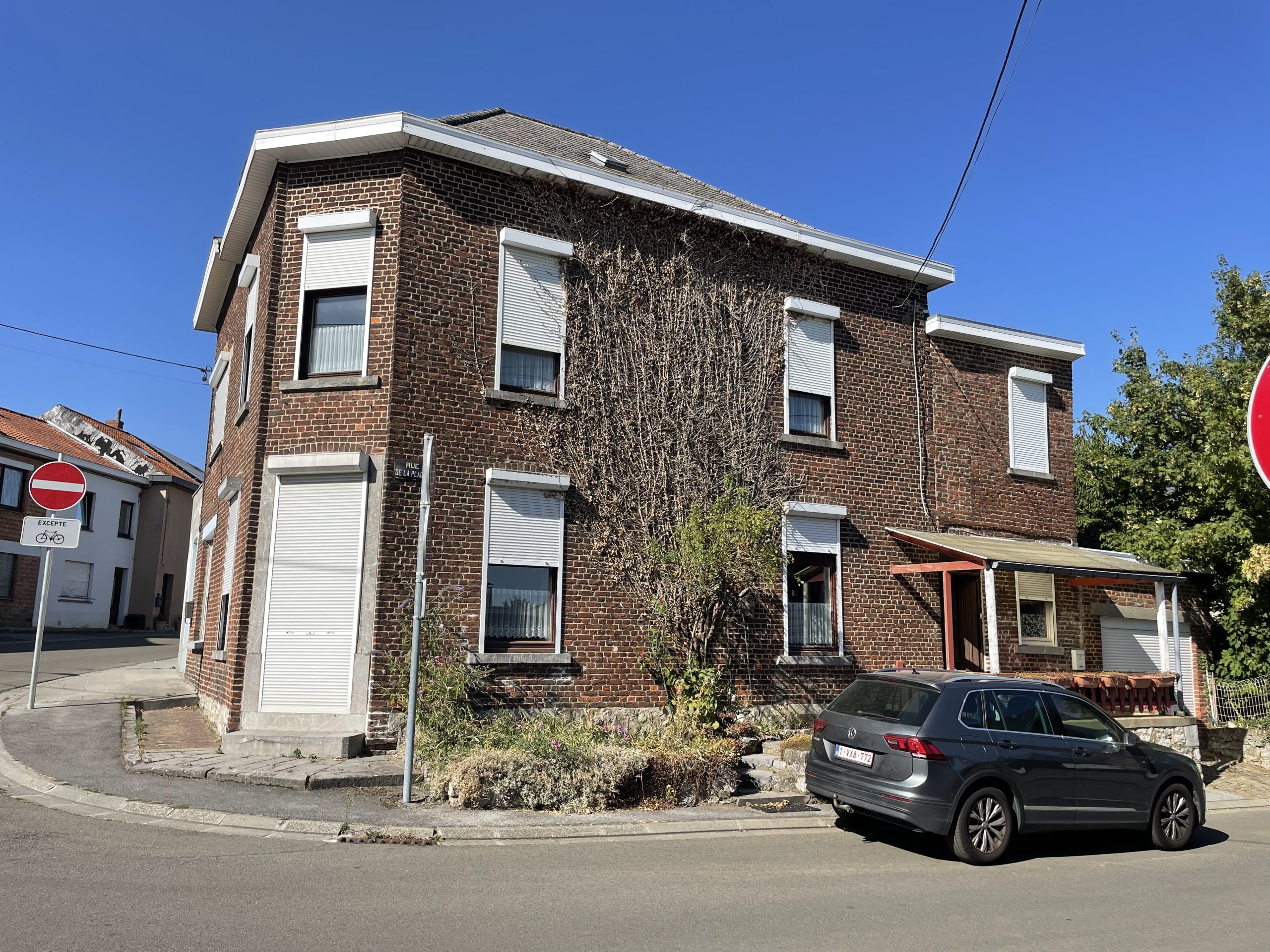 🏡 Maison 3 chambres avec garage et grande cour - 